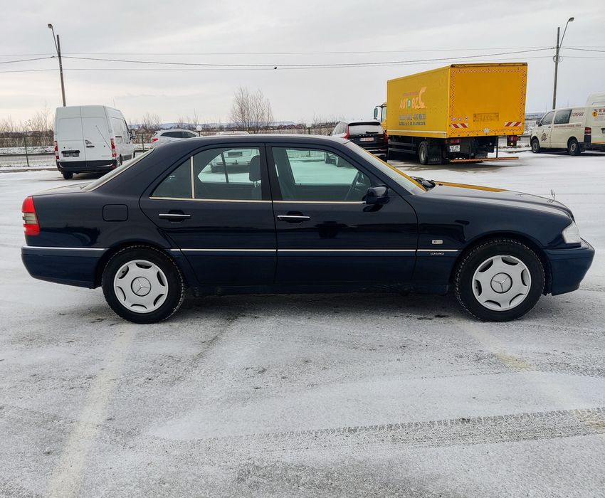 Vând Mercedes Benz w202