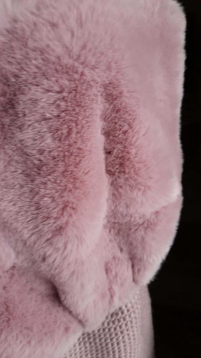 Чисто нов Зимен шал Guess