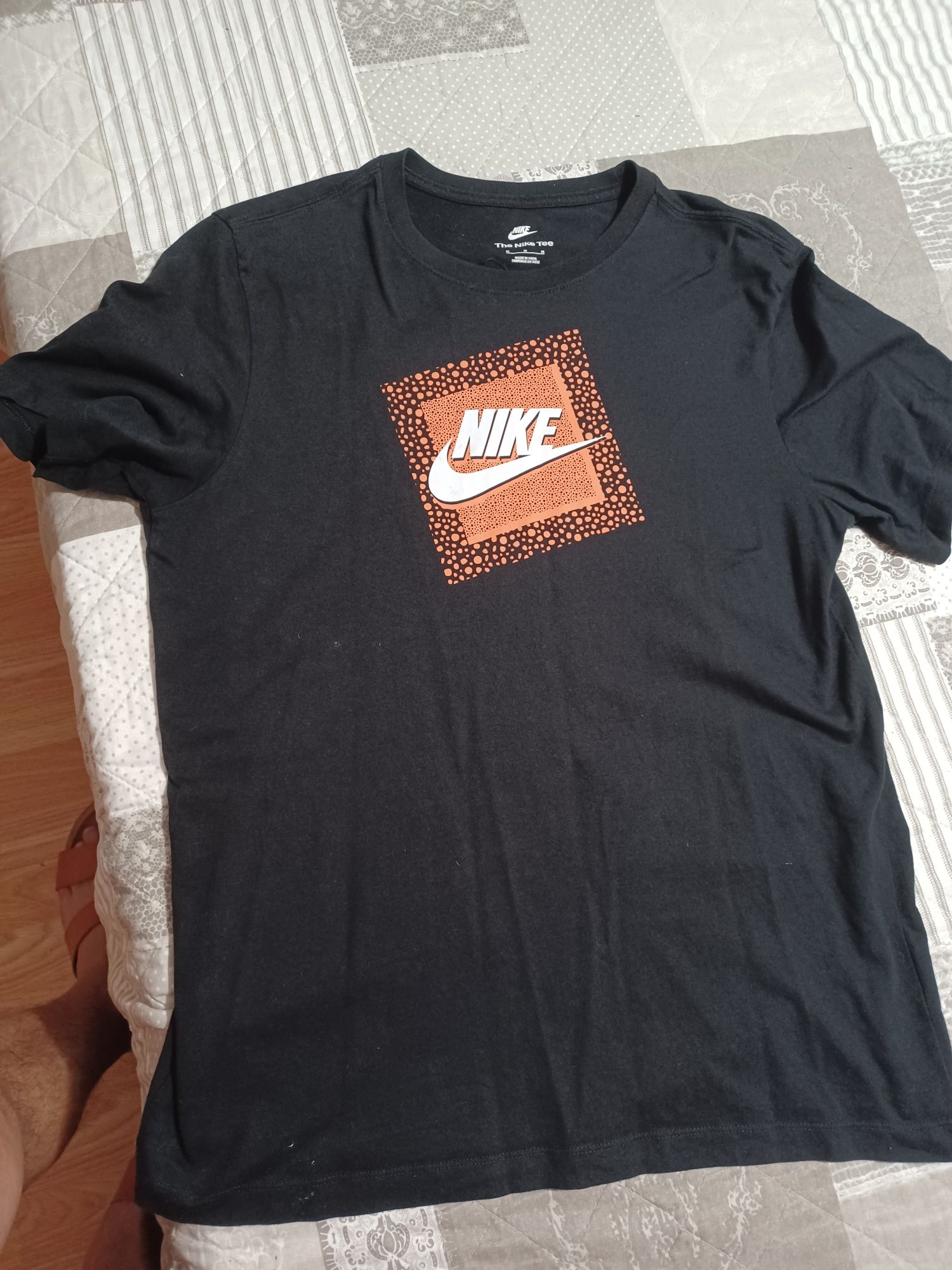 Tricou  The Nike Tee original mărimea M.