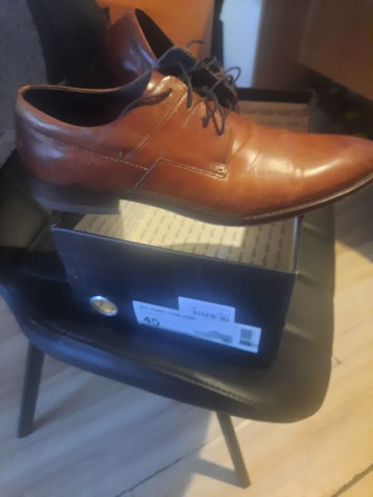 Pantofi eleganți buggati