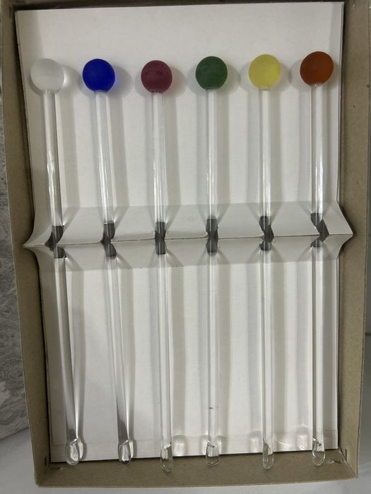 НОВИ В КУТИЯ ВИНТИДЖ ръчно изработени бъркалки колори 19,99 лв