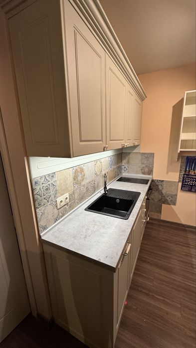 Продавам кухня - кухненски шкафове