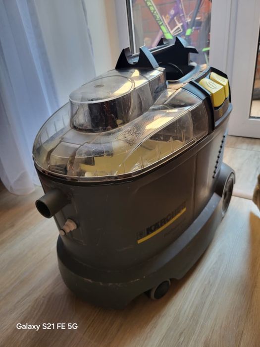 Продам моющий пылесос керхер