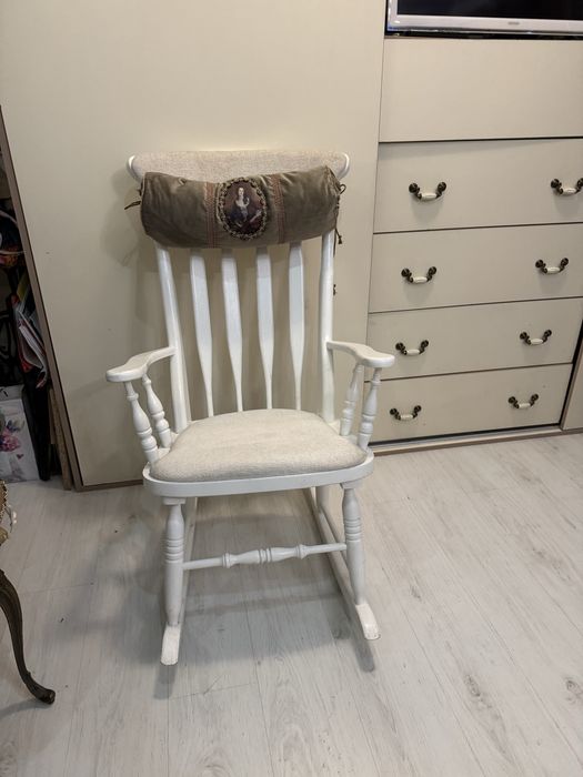 Scaun balansoar din lemn