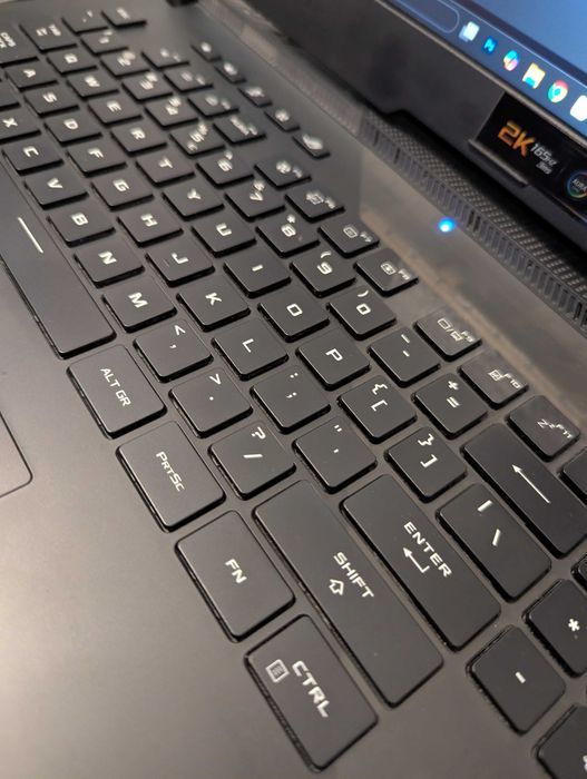 Vand ASUS ROG Strix SCAR 17 - 5800h, RTX 3060, 1tb, 64gb ram la cutie