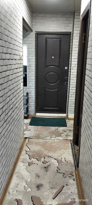 Продаётся (своя) 1-комн.квартира на 2-этаже. 3-м/р-н. Чирчик.