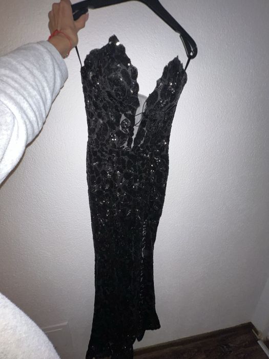 Дълга черна бална рокля с пайети