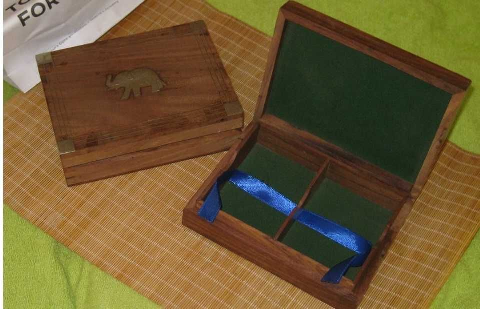 деревянная шкатулка с 2м секциями, бархатной подкладкой – 6000 тенге