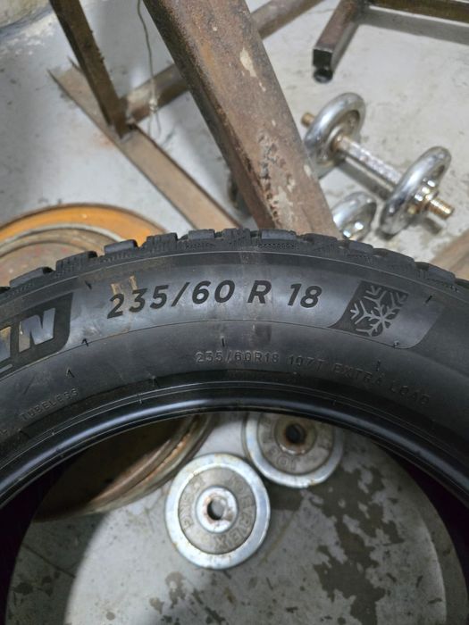 Продам зимние шины Michelin  235.60 R 18
