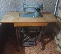 Швейная машинка с ножным приводом UNION в рабочем состоянии