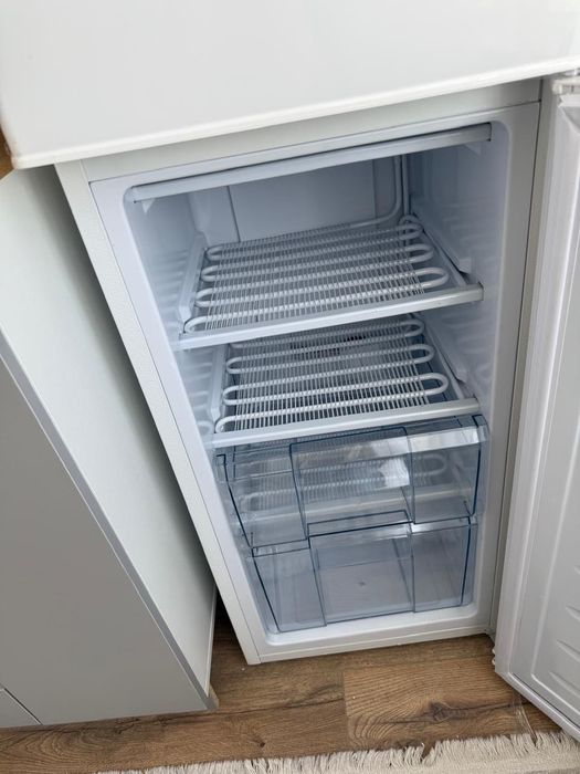 Холодильник Almagreen BCD-228 — новый, не использовался!