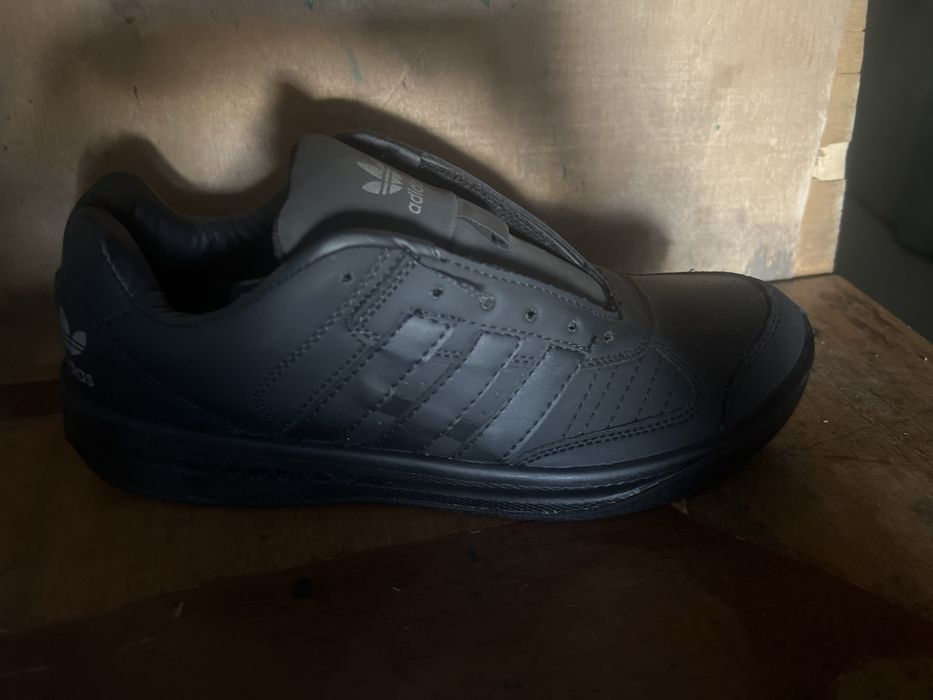 Продам кроссовки новые