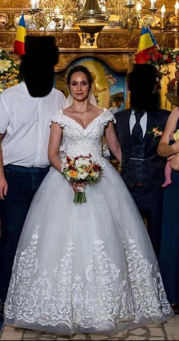 Vand rochie de mireasa