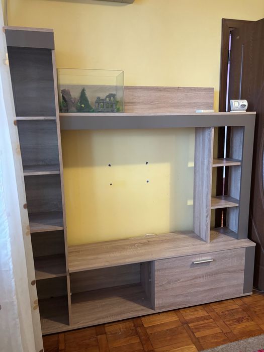 Dulap pentru televizor cu rafturi