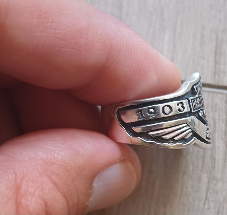 Продавам за феновете на моторите HARLEY-DAVIDSON един мъжки сребърен п