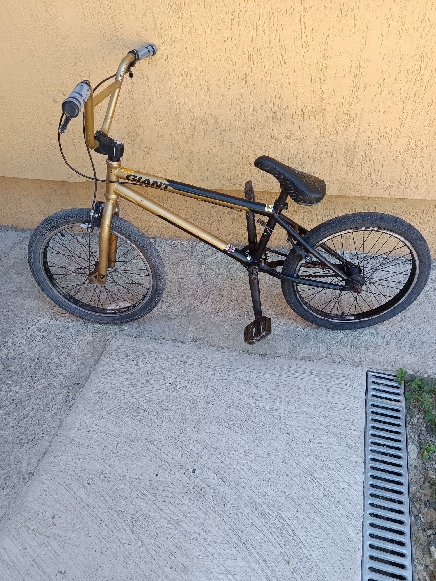 Bicicleta BMX GIANT