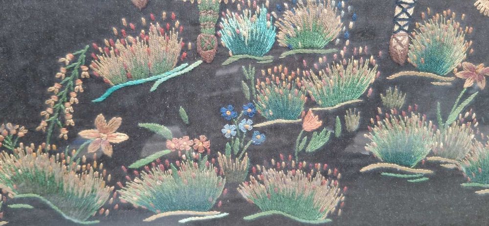 Стара картина с рамка, изтъкана от конци (гоблен)