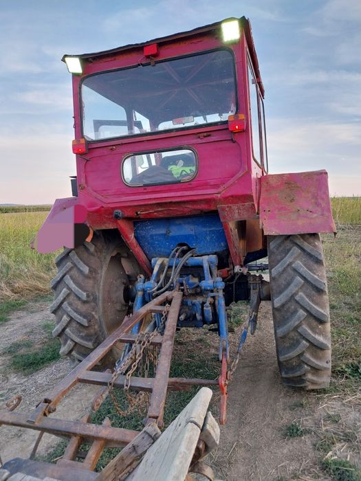 Vând Tractor U650.
Stare foarte bună de funcționare. 
Nu necesita inve
