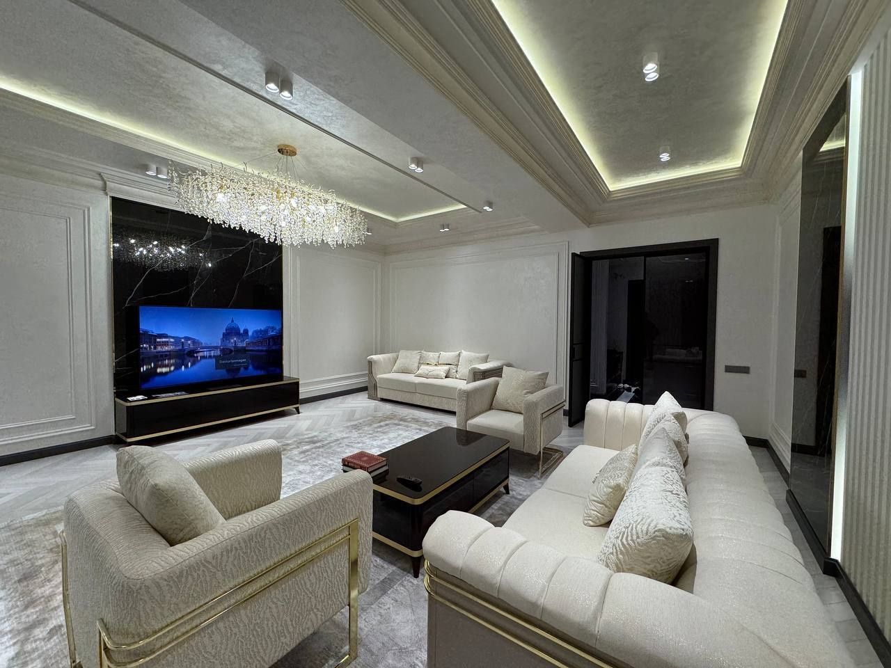 Продается 3х ком квартира на Ш. Руставели, ор-р:Aвтосалон My way,160м²