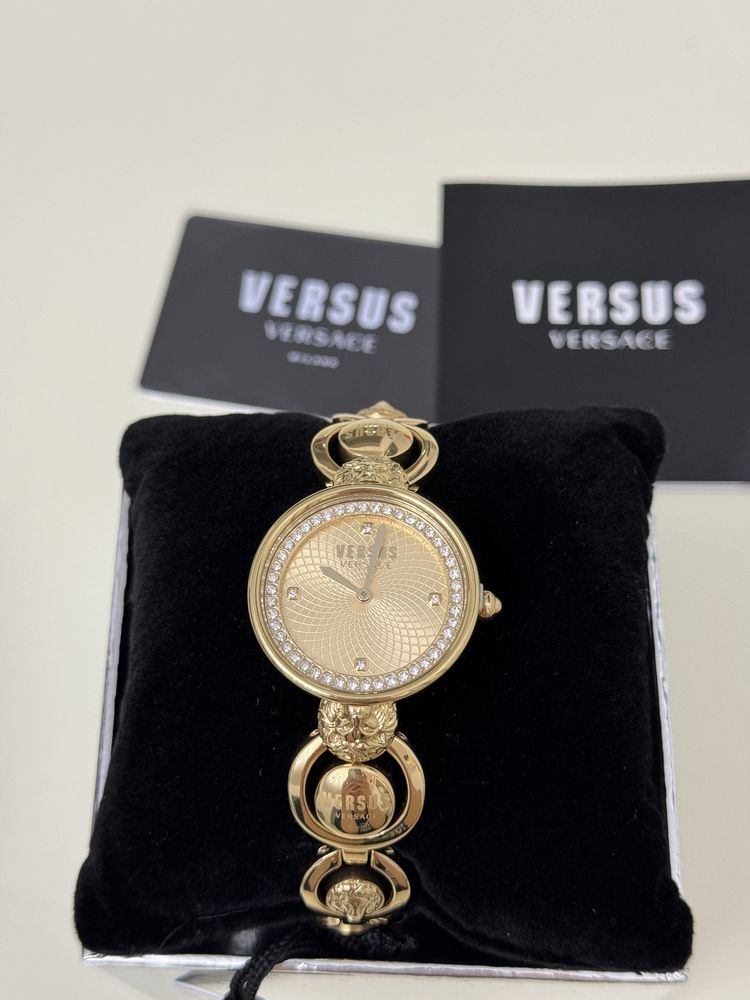 Часы Versus Versace с кристалами Swarovski