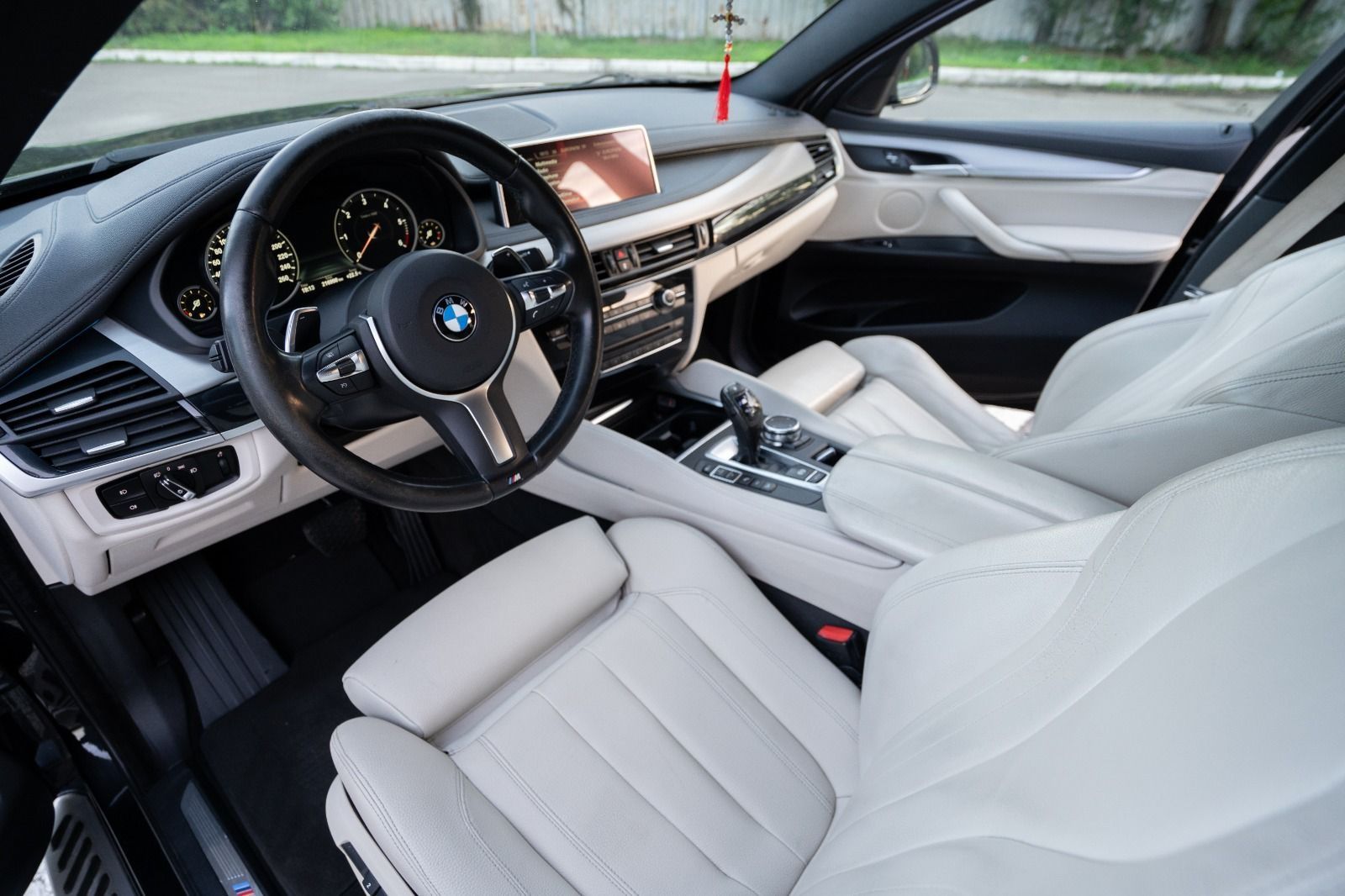 Bmw x6 an 2015 propietar