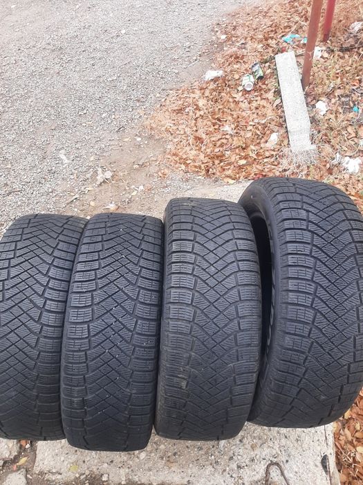 Продам шины. 235/55/19 пирелли