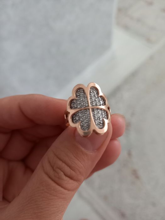 Продам золотое кольцо