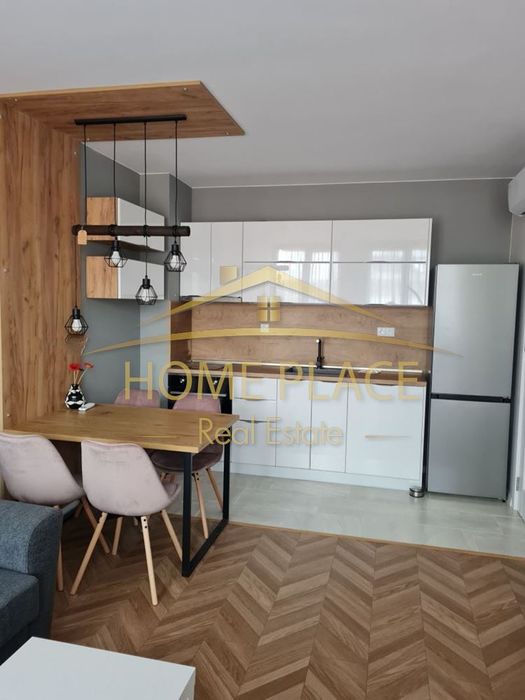 Дава се под наем Двустаен апартамент в Варна, Червен площад - 55 кв.м за 918 € - Снимка #1