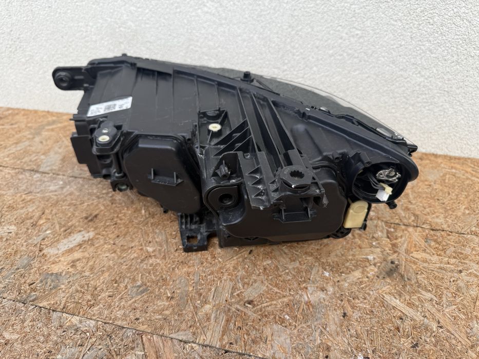 Far dreapta VW Passat B8 Facelift IQ Light Full LED MATRIX Original