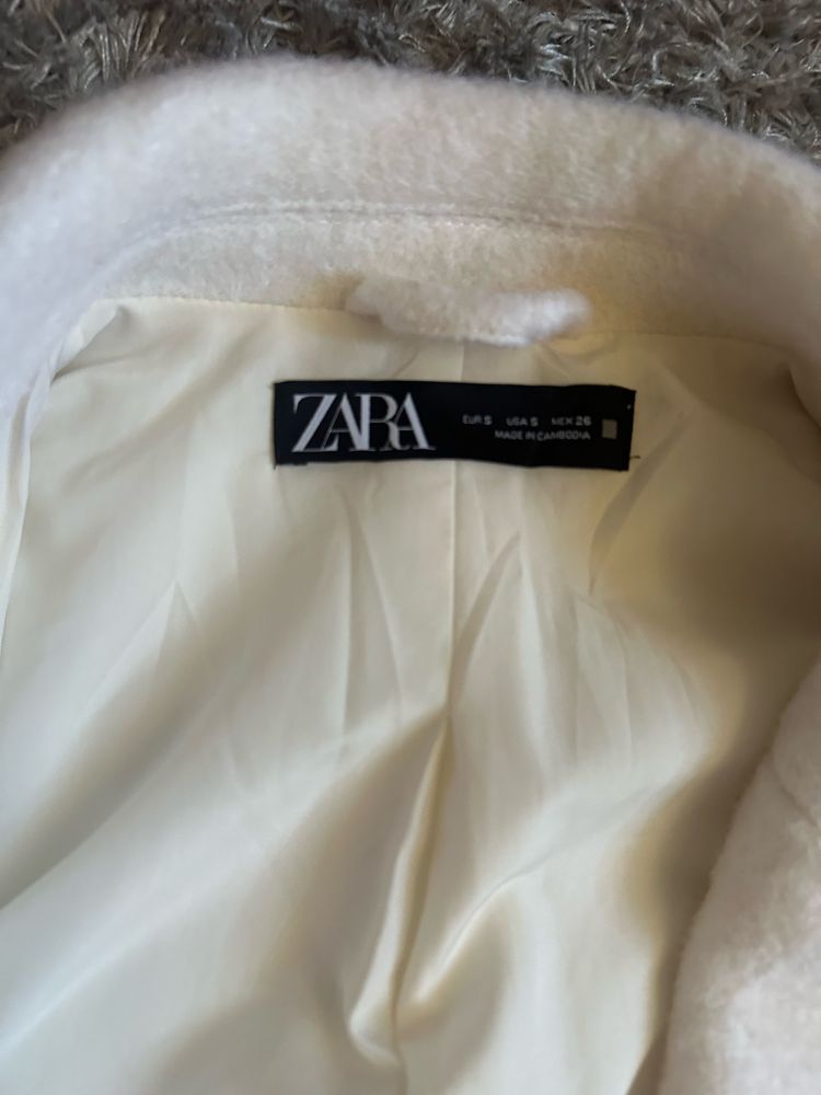 Зимно палто Zara