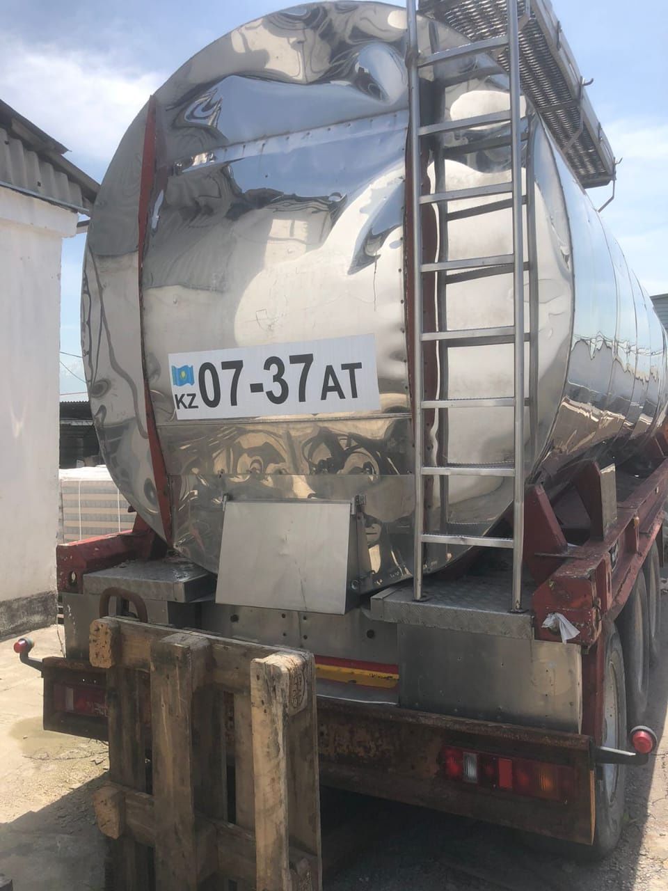 Прицеп 30 куб нержавейка