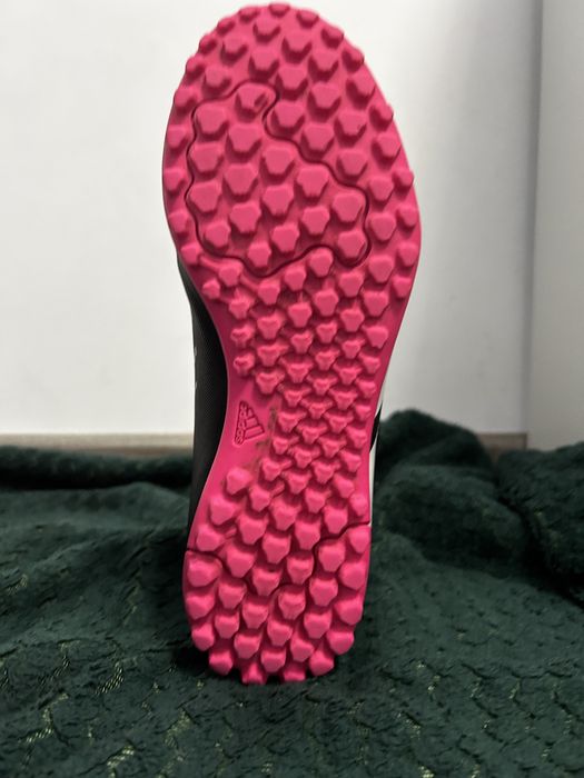 Vând ghete fotbal adidas predator