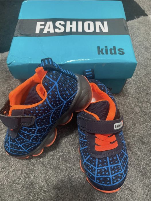 Adidasi Spiderman nr 22