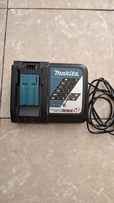 Vând...Fierăstrău sabie Makita original pânză universala și incarcator