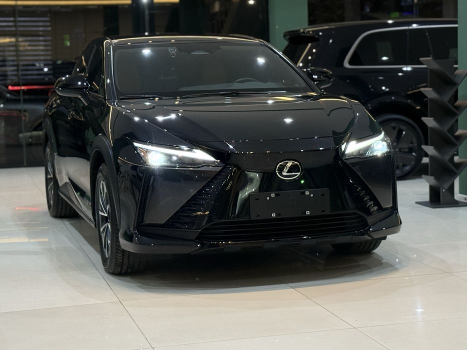 Lexus RZ 450e direkt 4 full