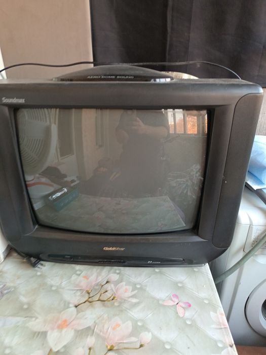 Eski televizor sotiladi