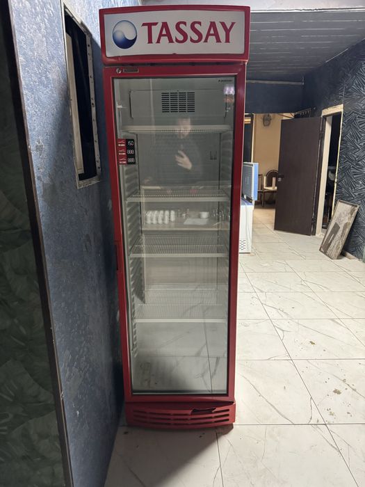 Витринный холодильник