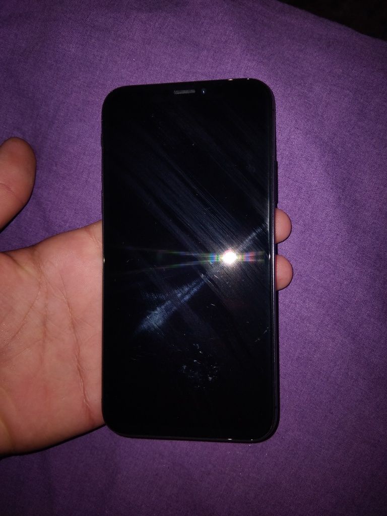 Vând iph x display nou nu se mai aprinde, și un iph 8+softat, 500lei!!