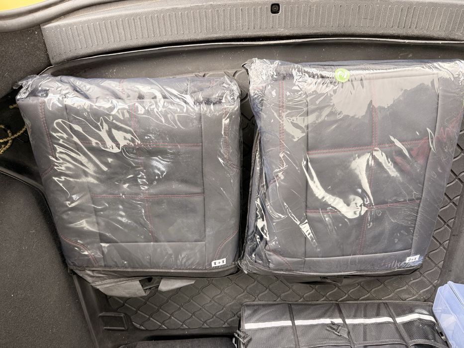 Продавам мисто нова тапицерия за Дачия Лоджи 5 местна дори не е отваря