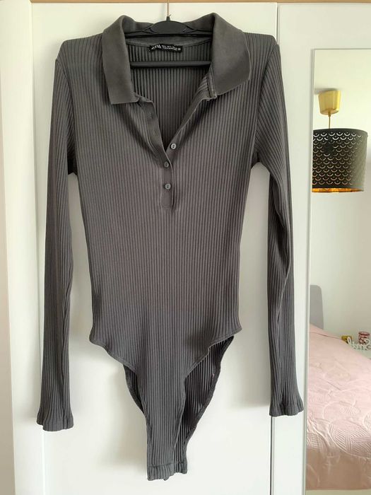 Vând haine de damă purtate, în stare foarte bună. Preț negociabil.