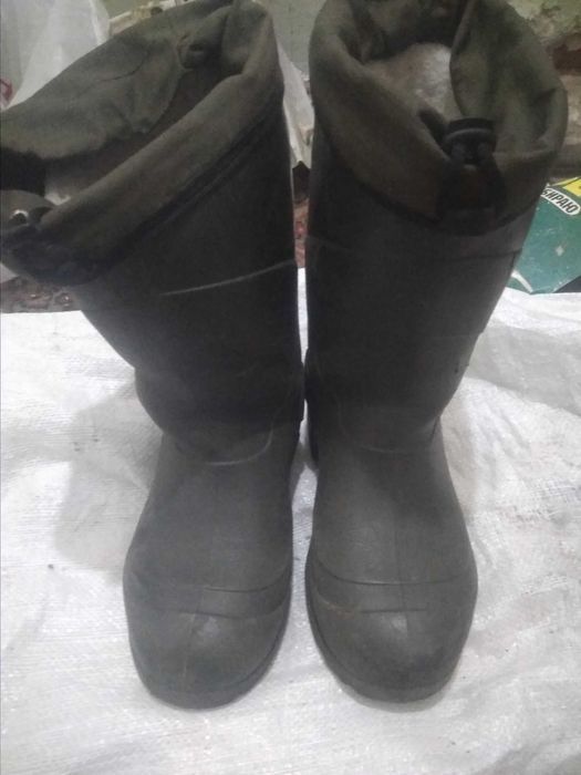 Продам рабочим сапоги