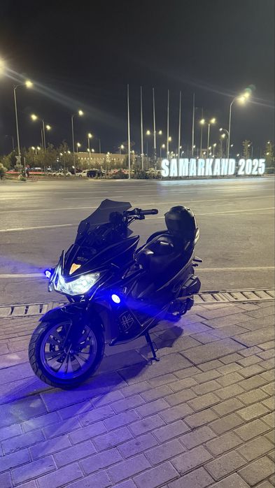 Продаётся бензиновый  скутер Wasat sport 150cc