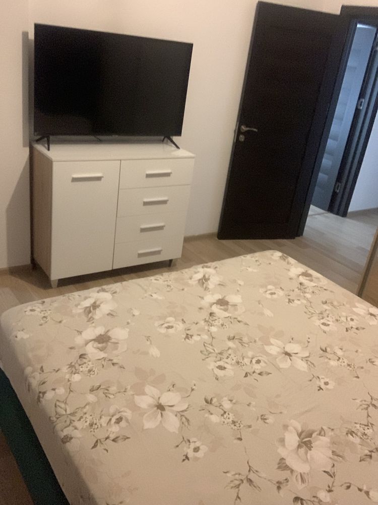 Proprietar - vand urgent apt. 3 cam.in vila + loc parcare
