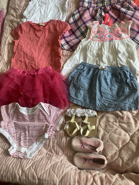 Продаються вещи на девочку