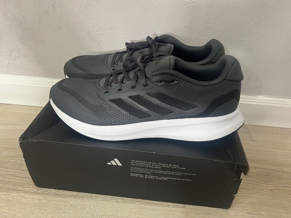 Адидас оригинал 47 размер. новый