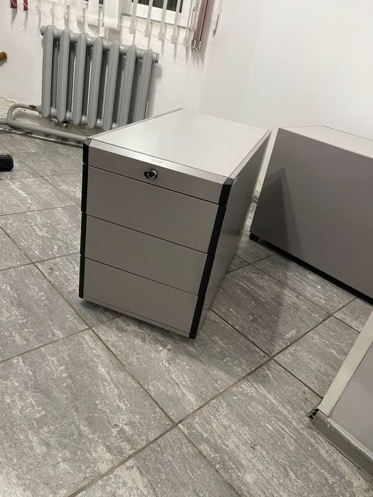 Продам серые металлические тумбы в офис