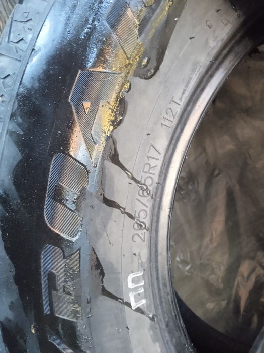 Продам шины зимние 265/65/17