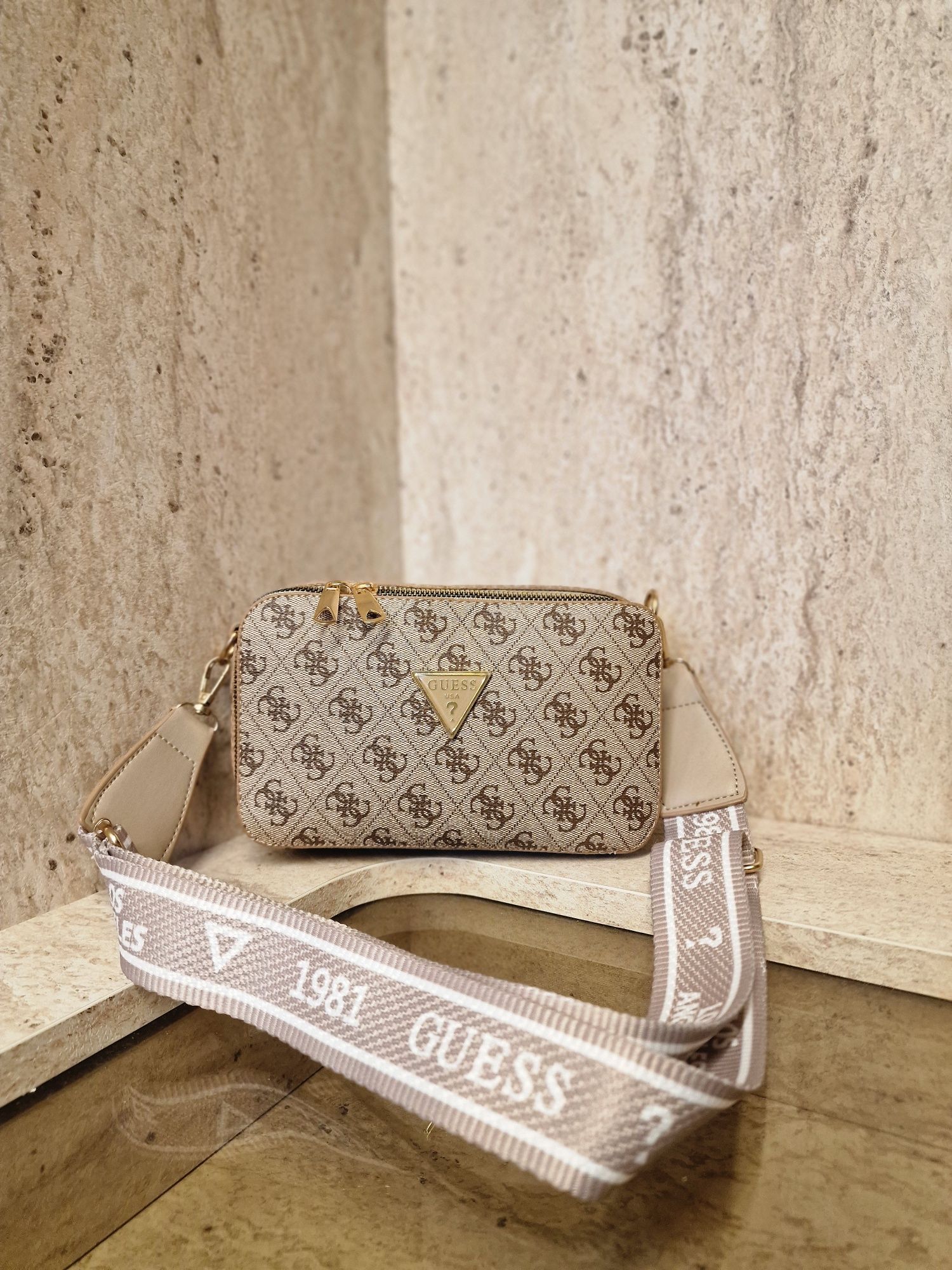 НОВО ! Дамска чанта Guess USA