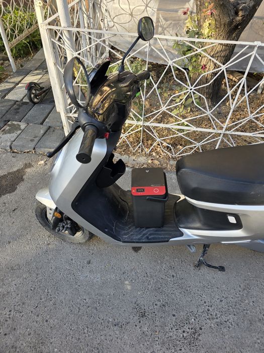 Продам б/у скутер niu mqi+ sport