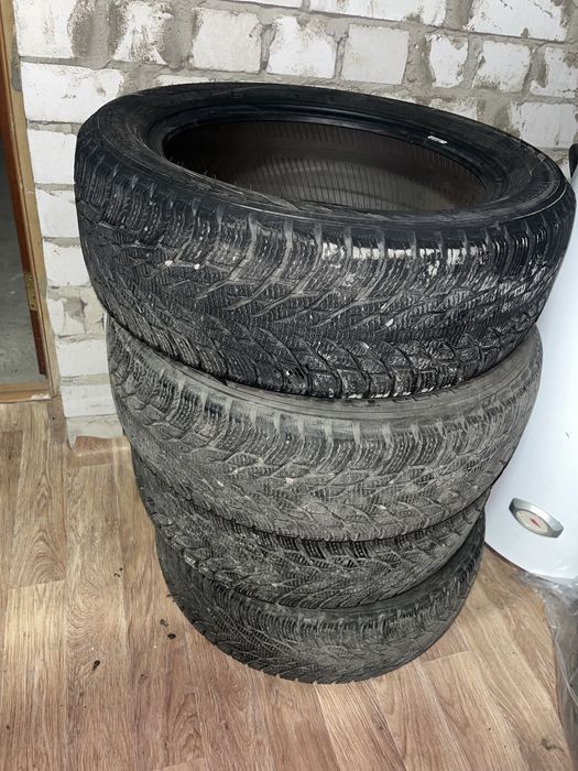 205.55.R17 в хорошеи состоянии nokian
